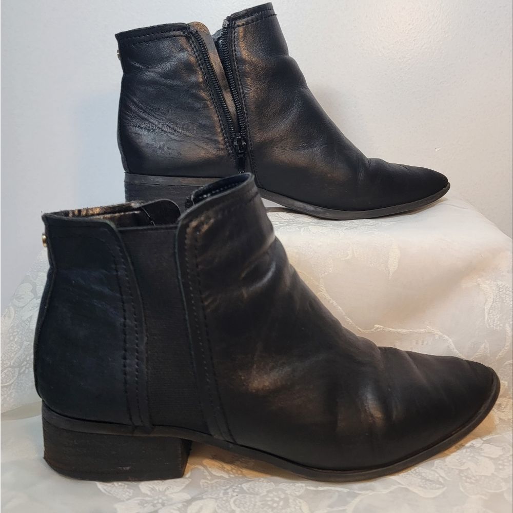 Black Aldo ankle boots. Size 8.5